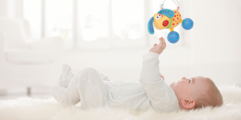 5 jouets recommandés pour les bébés de 0-6 mois et 6-12 mois
